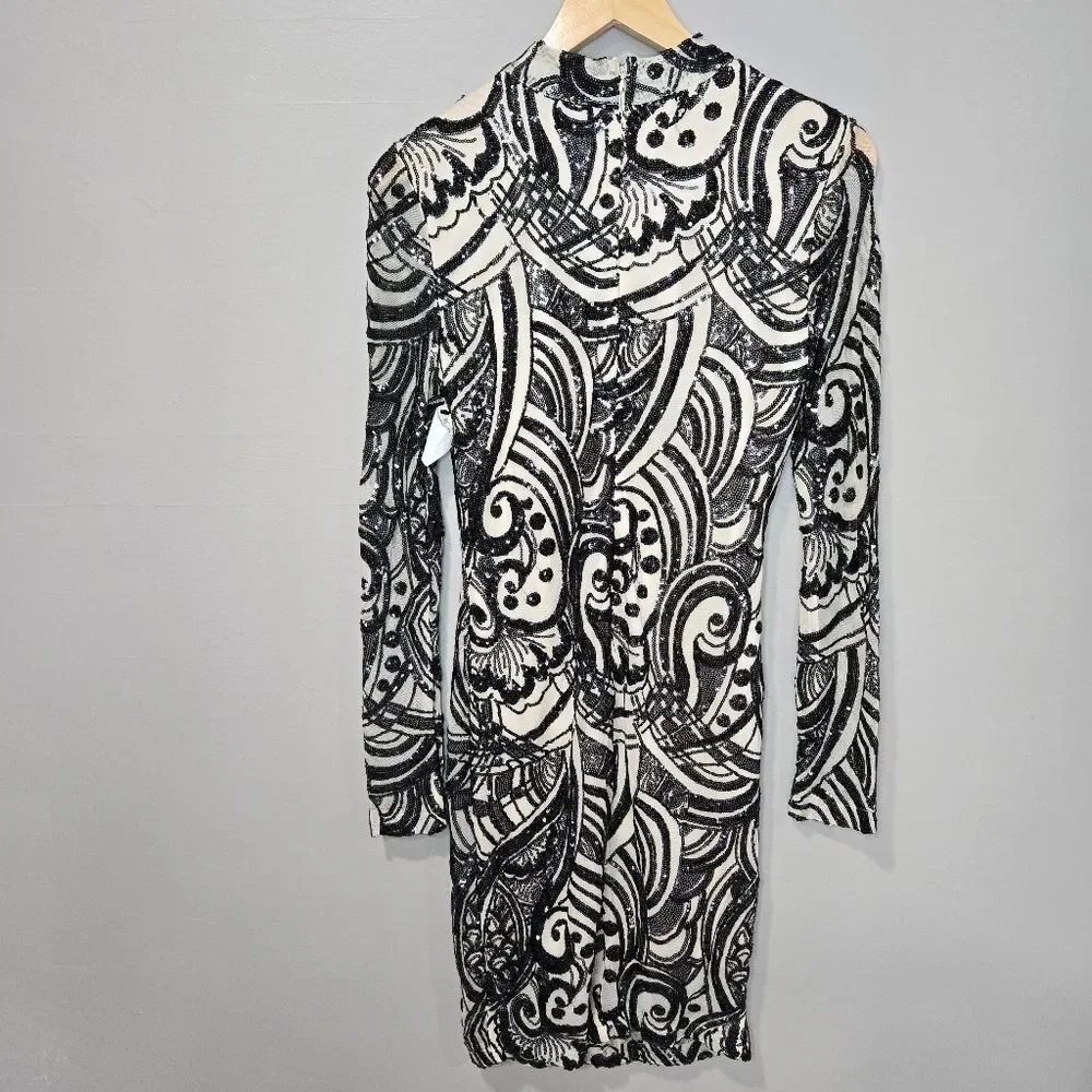 AKIRA cream black